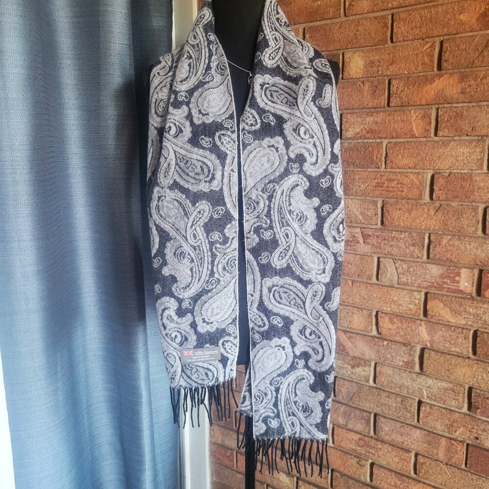 NWOT!! 100% Cashmere Black/Gray Paisley Scarf w/Fringe - made in Scotland - OS - Picture 2 of 11